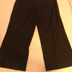 Size 10 brown pattern BCBGMaxAzria crop trousers.